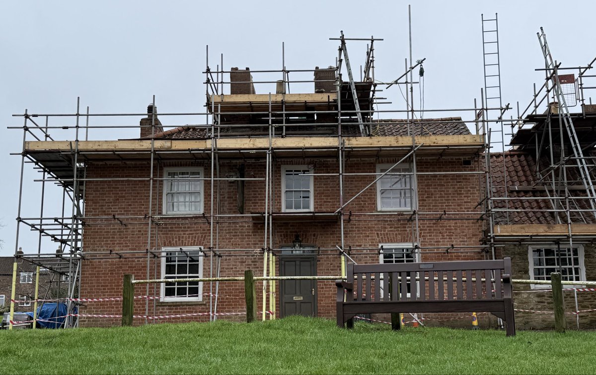 ProfessorPubUK's tweet photo. Drove past the Castle Inn, the Sam Smiths pub in Sheriff Hutton, today - covered in scaffolding but according to @yorkpress it is open? Assuming this isn’t an old headline I hope it stays open! #samsmiths https://t.co/nyYZEyFND3