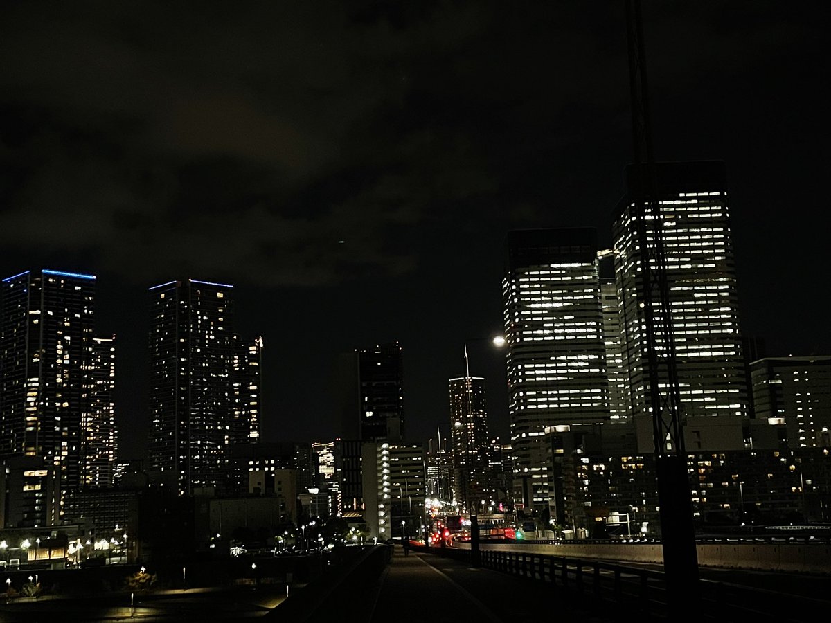 _bell_tree_'s tweet photo. #歩道橋
偶然素敵な曲に出会いました。
MVも素晴らしく、職場から近い事も有り撮影場所を巡ってみました。
フォト① https://t.co/6NfHSzvzJO