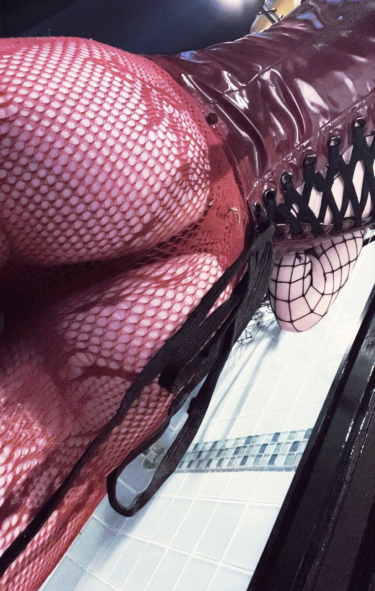 slxttycatboy's tweet photo. I lied heres booty hehe
#gothnsfw https://t.co/fV018gT6nF