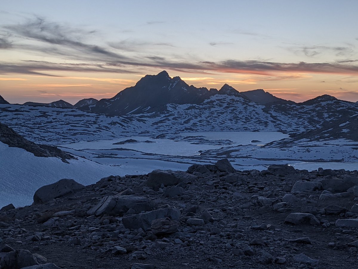 If you're into backpacking and ultralight gear made by small domestic brands, heads up: an UL Redditor has laid out a compelling case that Enlightened Equipment's ownership is spreading extremist, violently racist ideology. Spend your money elsewhere. reddit.com/r/Ultralight/c…