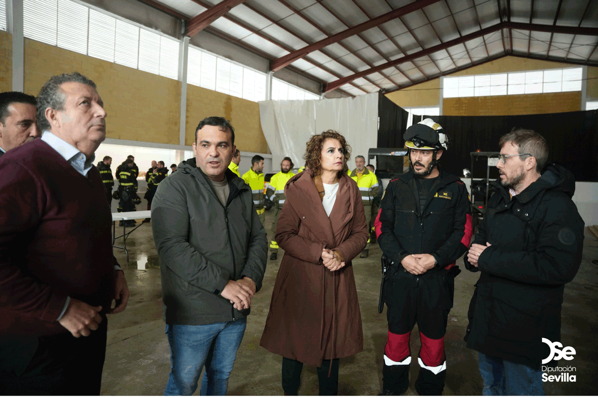 El Presidente de la Diputación, <a href="/JFdezdelosRios/">Javier Fernández de los Rios</a>, ha visitado esta mañana El Palmar de Troya junto a la Vicepresidenta Primera, <a href="/mjmonteroc/">María Jesús Montero</a>, el Subdelegado del Gobierno, <a href="/CurryToscanoR/">Curry Toscano Rodero</a>, y el diputado de Servicios Públicos Supramunicipales, <a href="/GonzaloAulaga/">Gonzalo Dominguez</a>, para conocer de primera