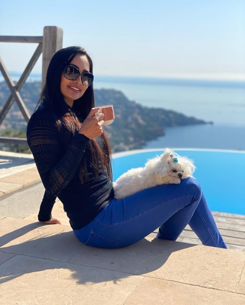 NesbittN56154's tweet photo. WHAT'S YOUR DREAM LIFE🤩 ?
I grew up knowing all too well what "lack of wealth" does to your livelihood...😅, so it became a primary mission to become wealthy so I could buy my freedom as follows:
✅never have a boss
✅live in many homes in multiple countries.
#vcfund #invest https://t.co/eF78vBgDY6