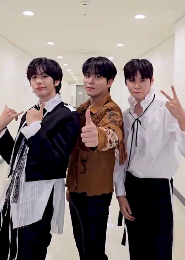 withjongho_'s tweet photo. ateez and riize                            emo band https://t.co/staQVit3XR