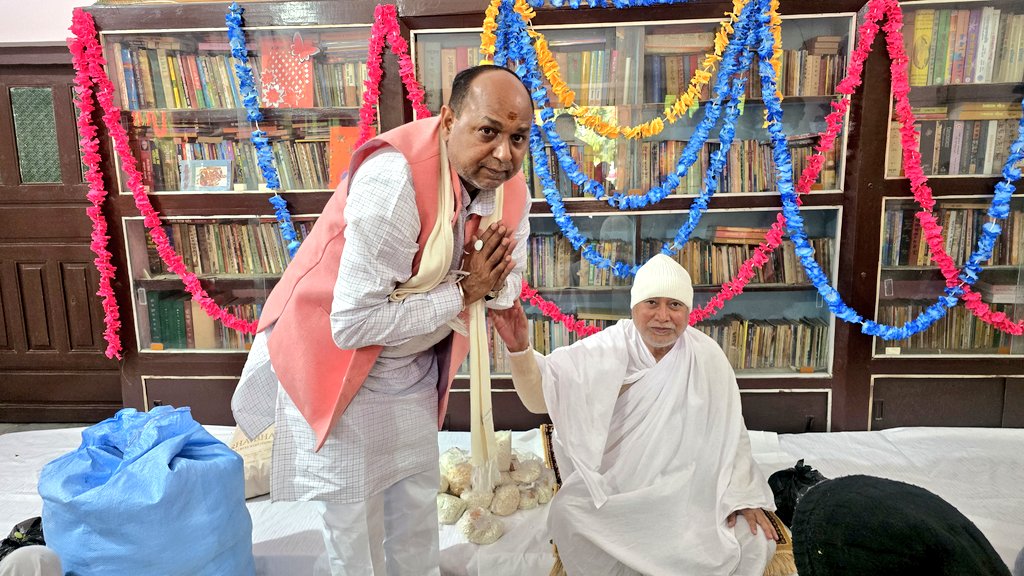 आज अपने जनपद बाराबंकी के अंतर्गत 
"संत कबीर 
अध्यात्म संस्थान 
विशाल नगर मुँझापुर, मसौली" में 
"सदगुरू विशाल देव जी - सदगुरू प्रेम देव जी" की पुण्यतिथि पर आयोजित 
'संत सम्मेलन '
आयोजन में सहभागिता कर संत-महापुरुषों के विचारों से प्रेरणा प्राप्त की..!!
जय साहेब 🙏