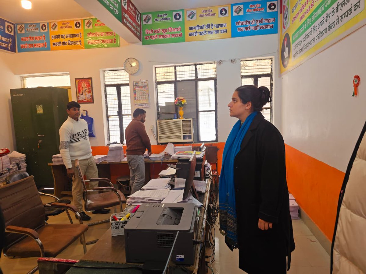 CdoBulandshahr's tweet image. आज #सम्पूर्ण_समाधान_दिवस उपरान्त तहसील स्याना का निरीक्षण किया गया। #SDM को परिसर, कार्यालय व महला शौचालय की सफाई, अभिलेख अद्यतन रखने, प्राप्त शिकायतों का त्वरित गुणवत्तापरक निस्तारण करने एवं समस्त वादों का रजिस्ट्रेशन करने के निर्देश निर्गत किये गये।