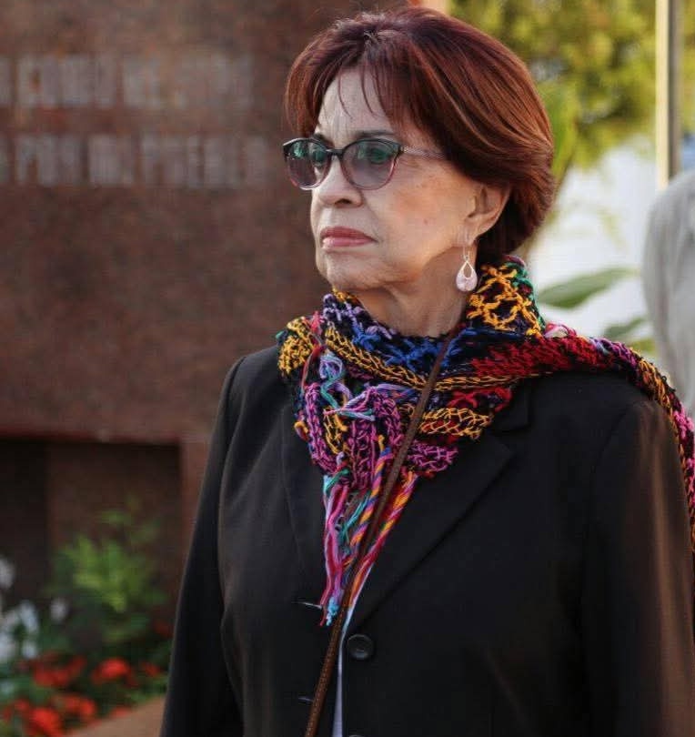 Despedimos a Nora Uribe Trujillo. Periodista, docente universitaria.Primera Ministra de Comunicación e información. Diplomática en diversos países. Ex- directora de YVKE Mundial. Dirigente gremial. Participó en la Lucha guerrillera de los años 60. Defensora de los derechos de la