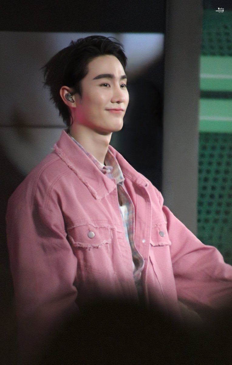 ถ่ายจากที่อันไกลโพ้นนน

FORCEBOOK 3CE MISTYVELVET
#ForceBookx3CEIVELMISTYOU