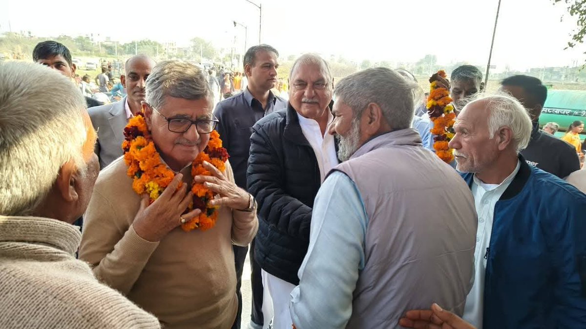 BBBatra's tweet photo. आज शिव मंदिर, सांपला के वार्षिक भंडारे में पूर्व मुख्यमंत्री व नेता प्रतिपक्ष आदरणीय चौ.#भूपेंद्र_सिंह_हुड्डा जी के साथ बतौर मुख्यातिथि शिरकत की!
इस मौके पर राजनितिक व समाजिक क्षेत्र के अनेक गणमान्य मौजूद रहे, मन्दिर समिति द्वारा मिले मान सम्मान के लिए सभी का आभार व्यक्त किया !! https://t.co/ECY7smYzZp