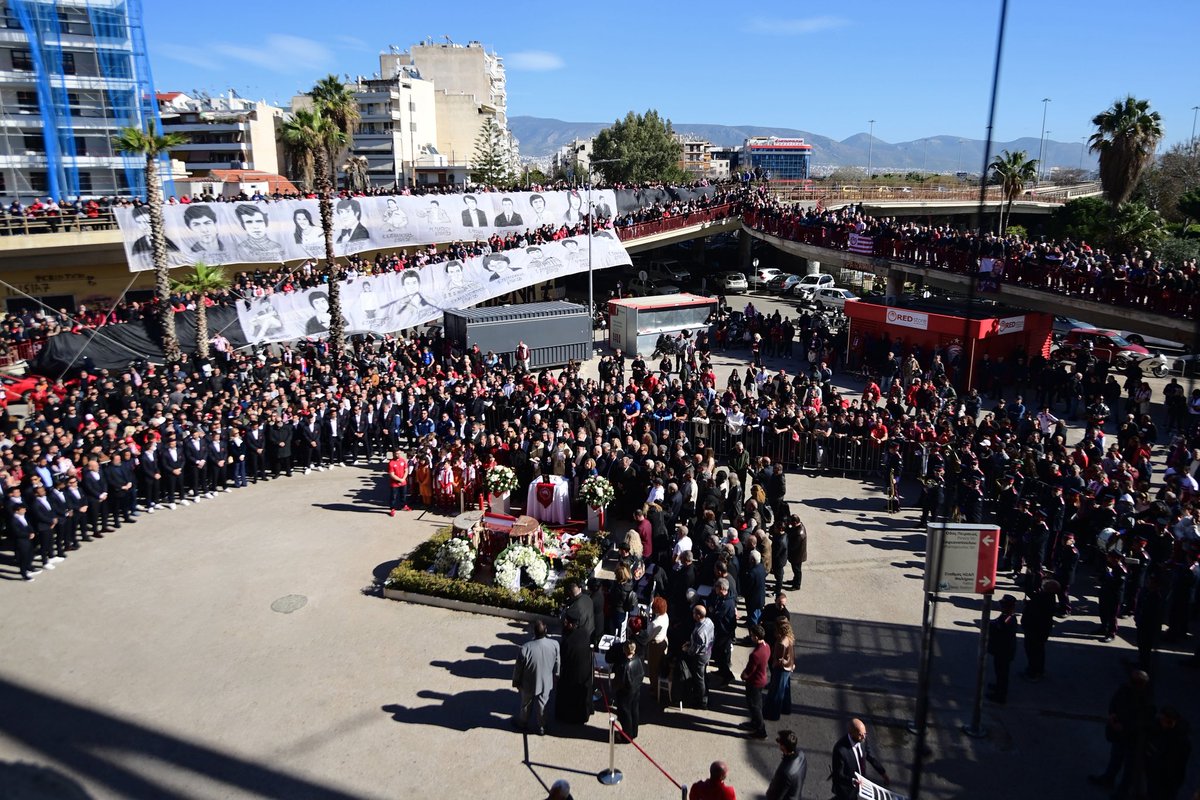 olympiacosfc's tweet photo. Για πάντα στις καρδιές μας! / Forever in our hearts!

#Olympiacos #NeverForgotten1981🌹 #Gate7 https://t.co/AqENNed2tF