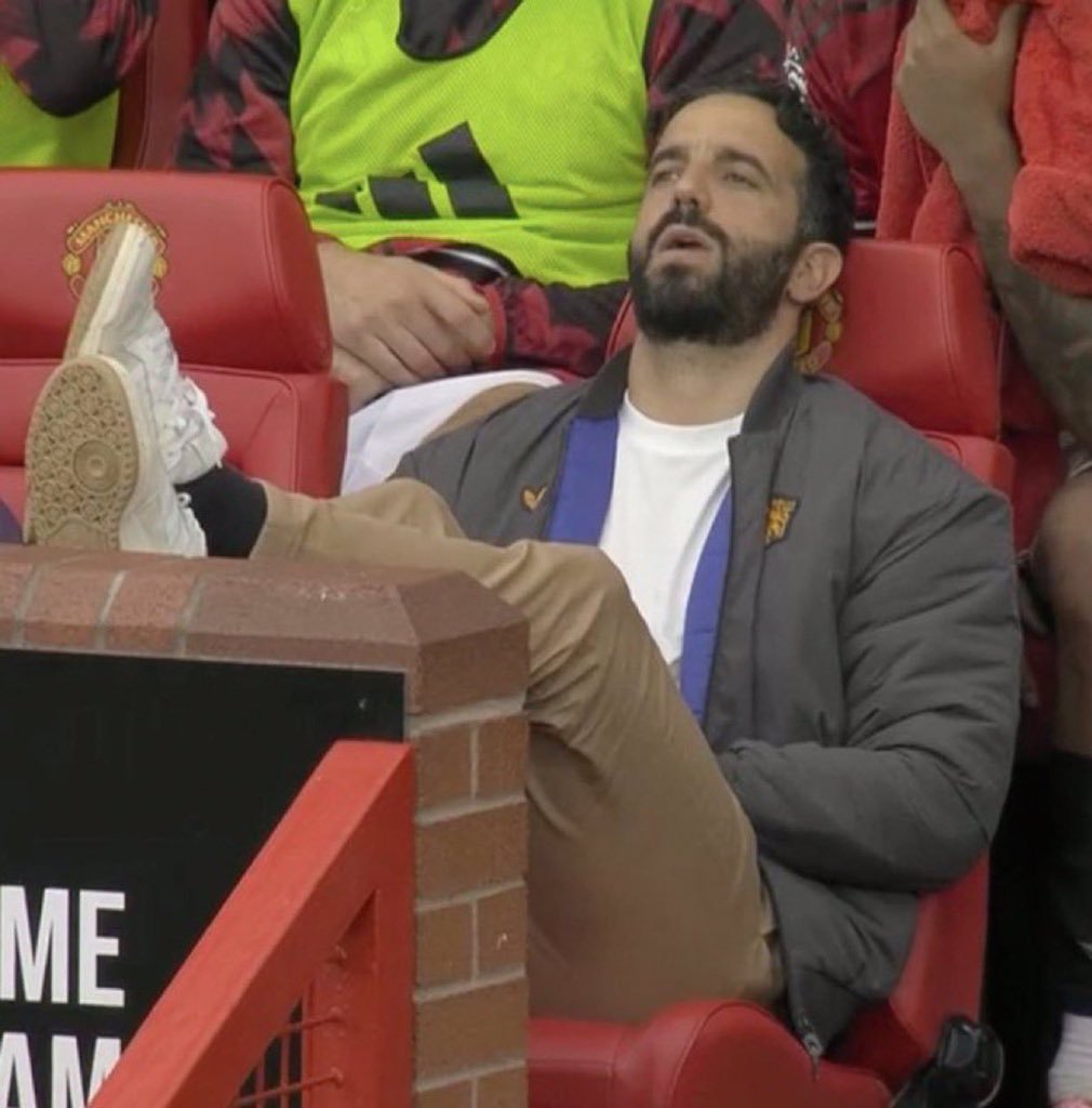 FootyHumour's tweet image. Amorim watching Carrick ball every weekend