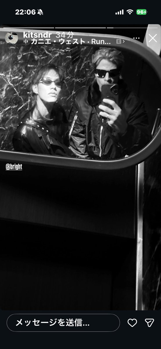 つぅ〜ちゃん キットくんと撮ると、バイク雑誌の表紙に出てくるライダー風に見えるよ