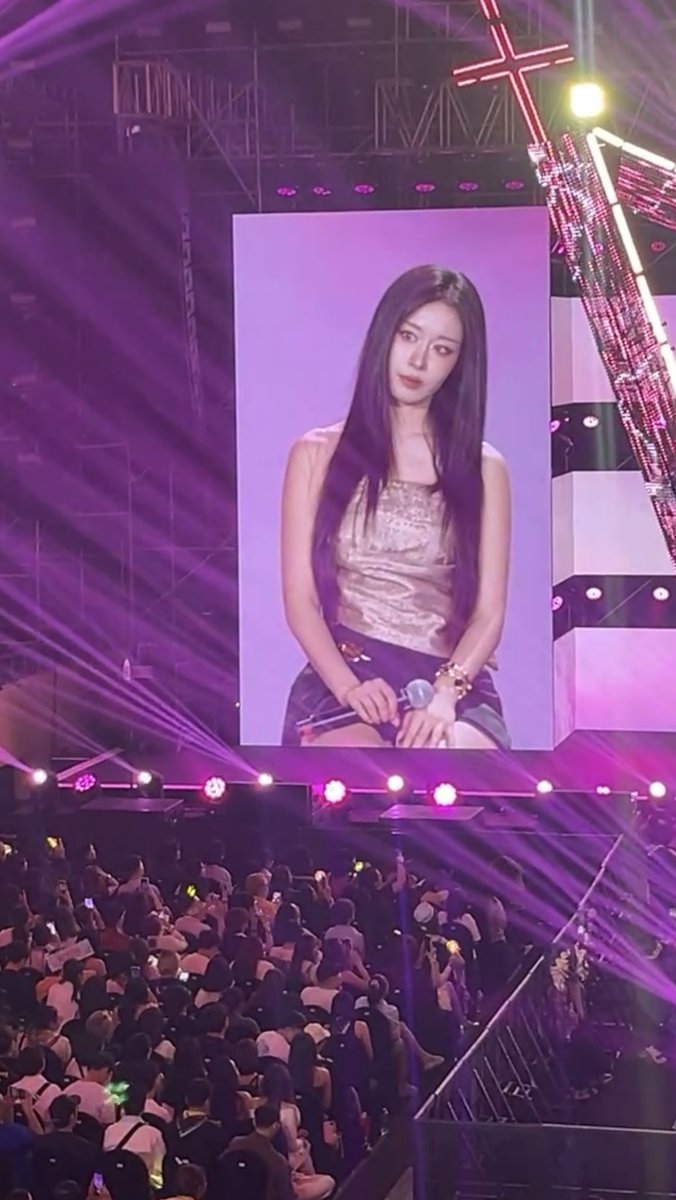 dinosaur2201's tweet photo. 260207 Jiyeon @ Concert in Vietnam 

#티아라 #지연 #티아라지연 #jiyeon https://t.co/BDu96UTVkm
