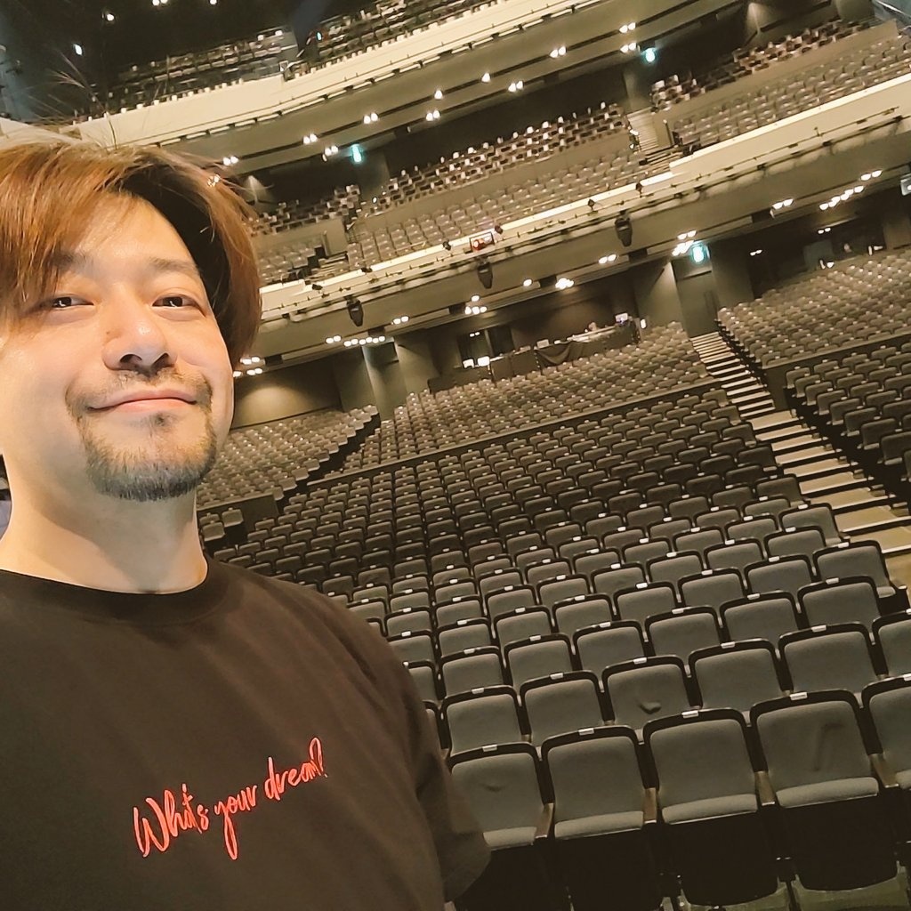 jun5563's tweet image. 今日も雪がちらつくなかプリティウーマン2公演ありがとうございました！
東京公演はあと1回！

そして今日は #星風まどか さん•#エリアンナ さん•#spi さんの東京千穐楽でした！
お疲れさまでしたぁ！

寂しいけど明日もいつも通りFULL OUTで！

#PRETTYWOMANJP
#PRETTYWOMAN
#MYPRETTYMOMENT