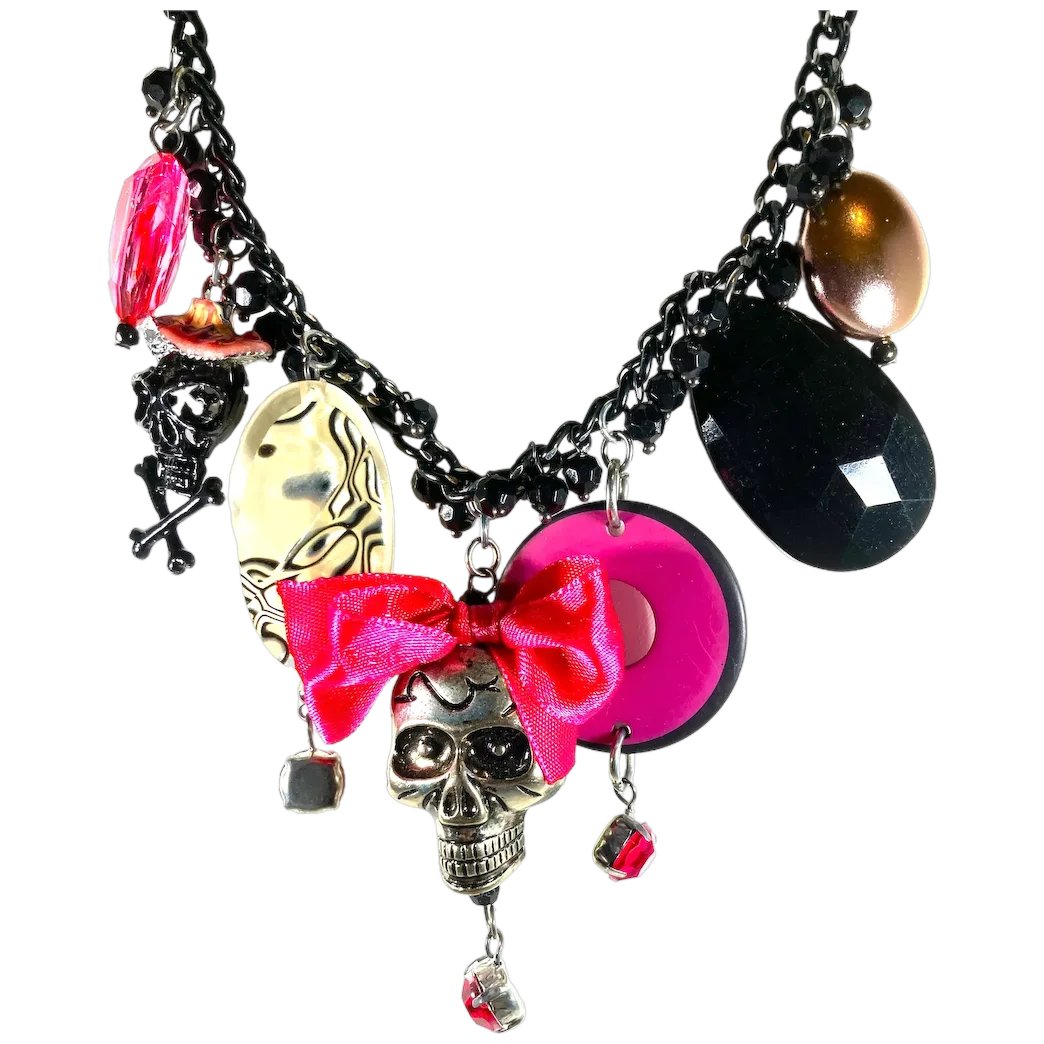 ClarasJewelry's tweet photo. Fun Dangle Charms Baubles Beads Skull Head Lucite Rhinestones Enamel Pink Black Necklace
#rubylane #vintage #retro #charms #dangle #necklace #vintagejewelry #giftideas #jewelryaddict  #vintagebeginshere #treasures 
https://t.co/BuQUXqcYu8 https://t.co/IohGtsA9Wu