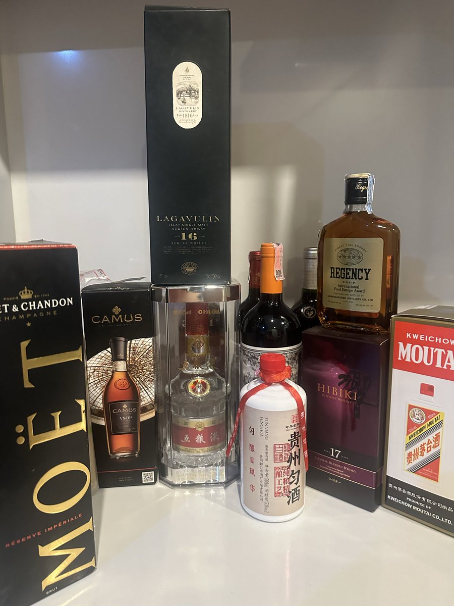 ลืมว่าเค้า งดขายเบียร์วันนี้ ลืมตุนช้าง วันนี้คงต้องเปิดสต๊อกเหล้ากิน กินอะไรดีเนี่ยะ