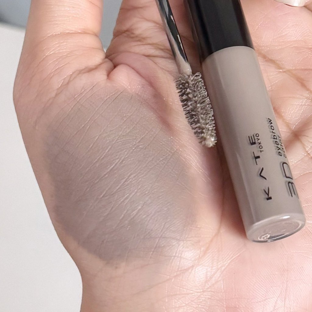 reviewchoey's tweet image. เทาอ่อนตามเรฟแรกที่ปัดแล้วคิ้วไม่หงอก! Kate มาสคาร่าคิ้ว สี GY-3 สีใหม่สวยมากก คิ้วเทาคิ้วซอร์ฟหน้าละมุนมากก แล้วทนมากกกก สีนี้เป็นลิมิเตดด้วย เติมของแล้วววว