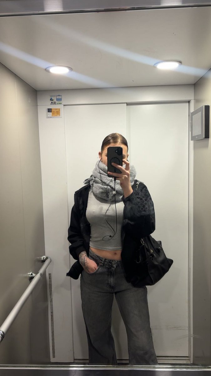 Lunadrnd tweet media