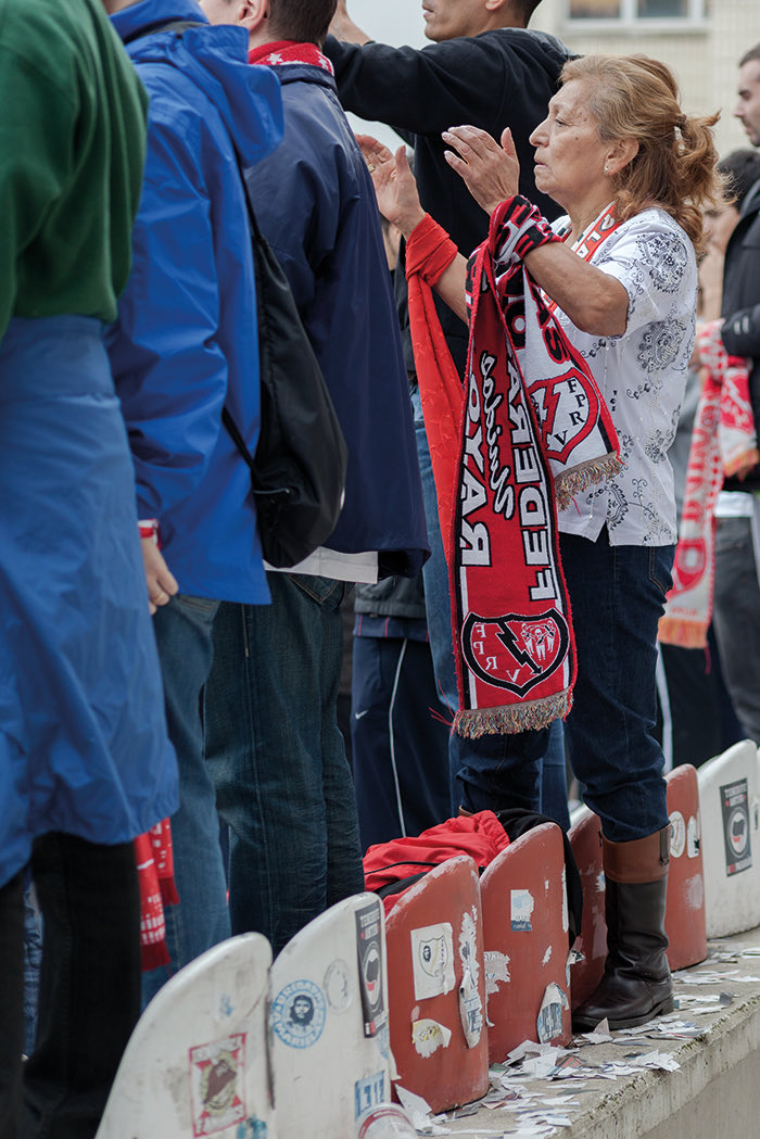 El Rayo podría ser un gigante del fútbol por su afición y su barrio. Es decir, lo más importante de un club. Sin embargo vive secuestrado por propietarios y administraciones amateurs y oportunistas. Lo de hoy debe ser un antes y un después. #vallecas