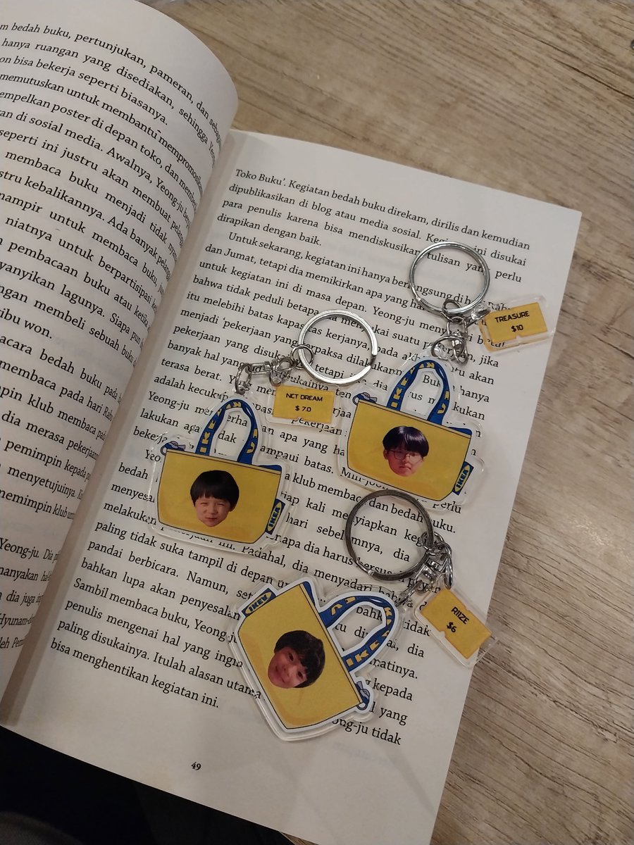 RIIZEfess's tweet photo. Briize! 
ada yg mau ikut PO keychain ikea bag??24k dp 10k ajaa, bisa custom yaa😍
if you're interested, kindly drop your uname, and I'll dm you for the form or dm me @/candyyeoljen 🙌🏼 https://t.co/xaftkjM1ih