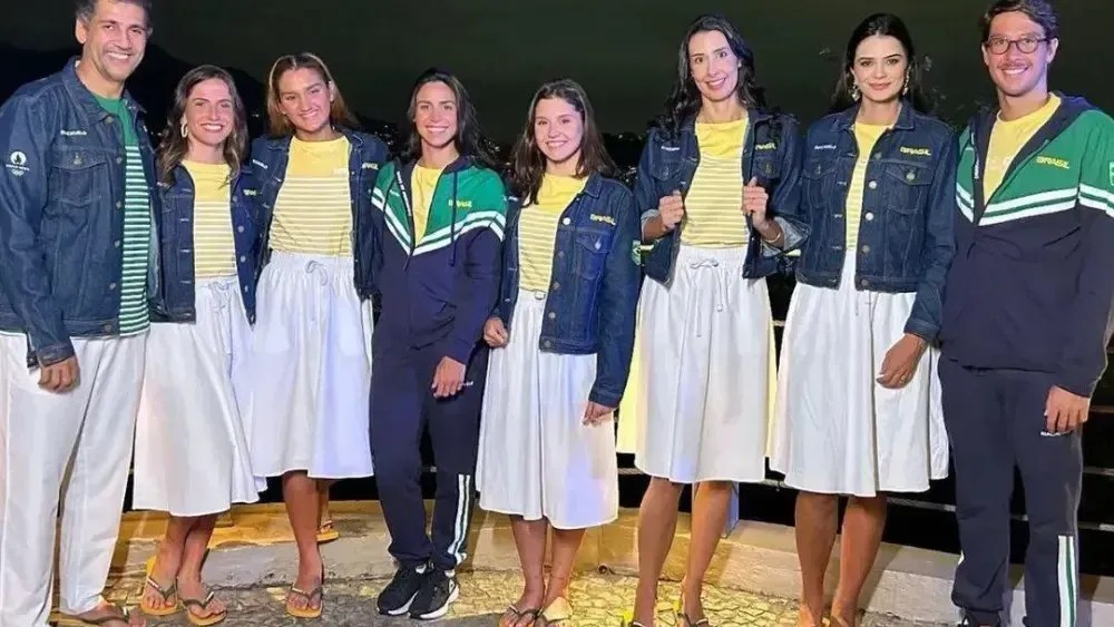 nemanema's tweet photo. Fomos do cafoninha evangê ao ultra chique, agora sim uniformes que dão orgulho https://t.co/Z1D1990qrP