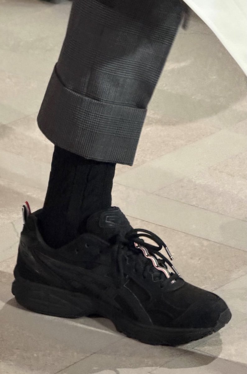 ChefDoomy's tweet image. Thom Browne unveiled their upcoming ASICS collaboration at the GQ Bowl last night.

📸: jiandeleon (IG)