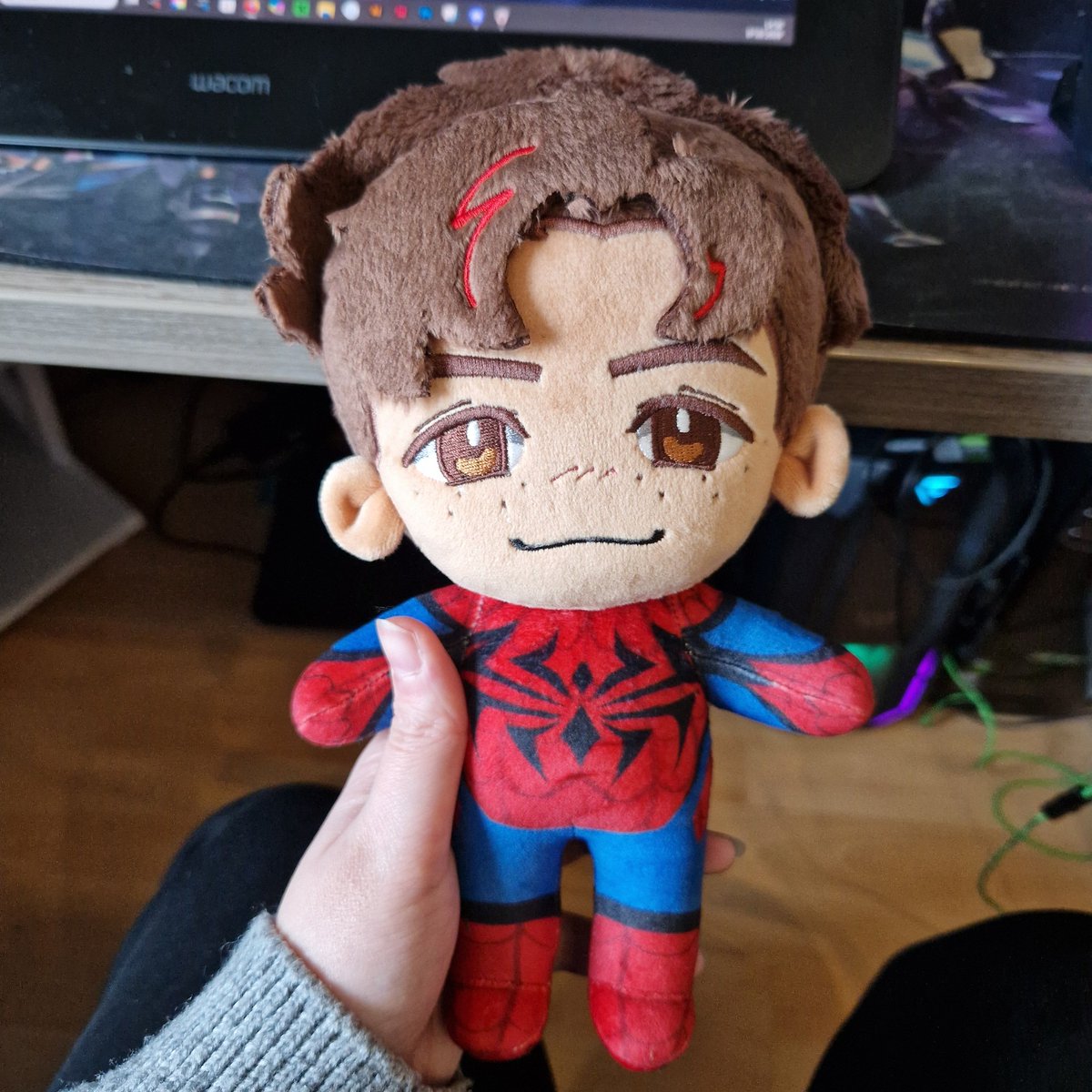 The cute Spidey plüsh just came home 😭 He is soooo cute!! 
Thank you <a href="/AztexArts/">Aztex</a> for this awesome design! ❤️❤️
#Spiderman