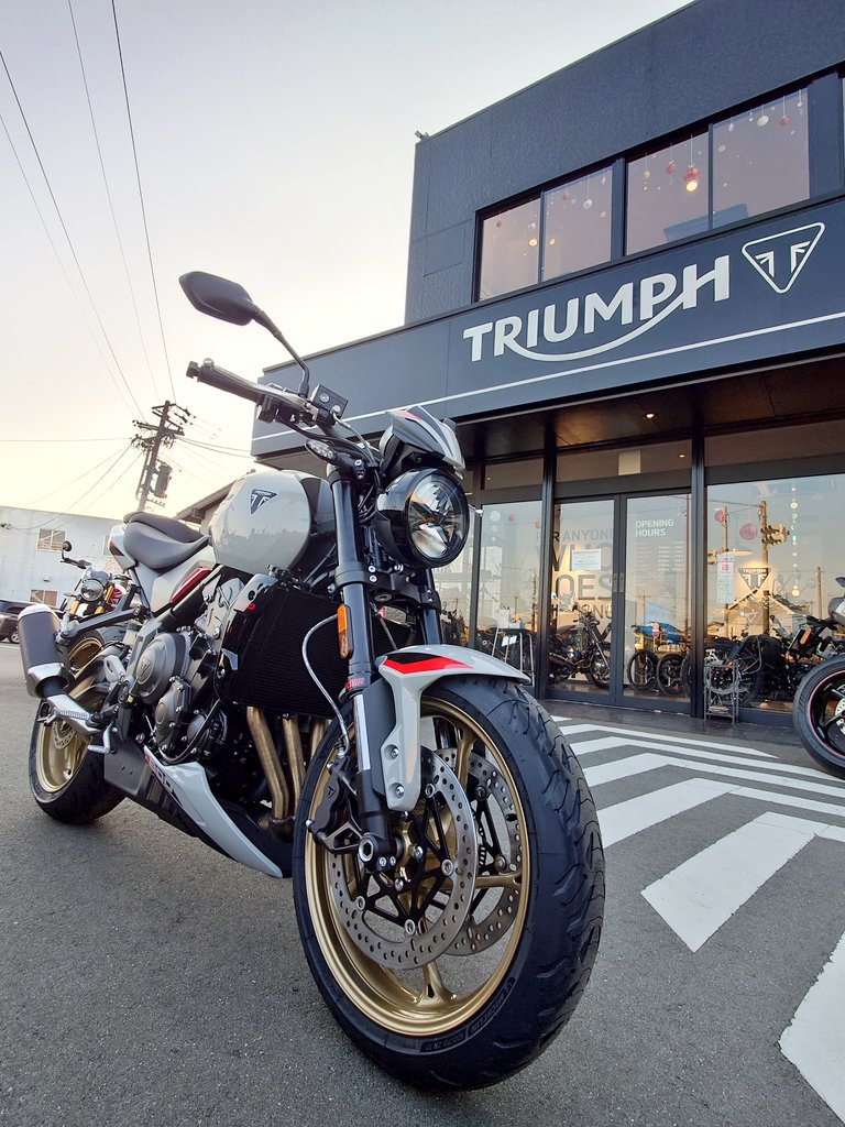 お疲れさま🌙 今日は𝐩𝐡𝐨𝐭𝐨ツーリング友達の 乗り換え候補の大型