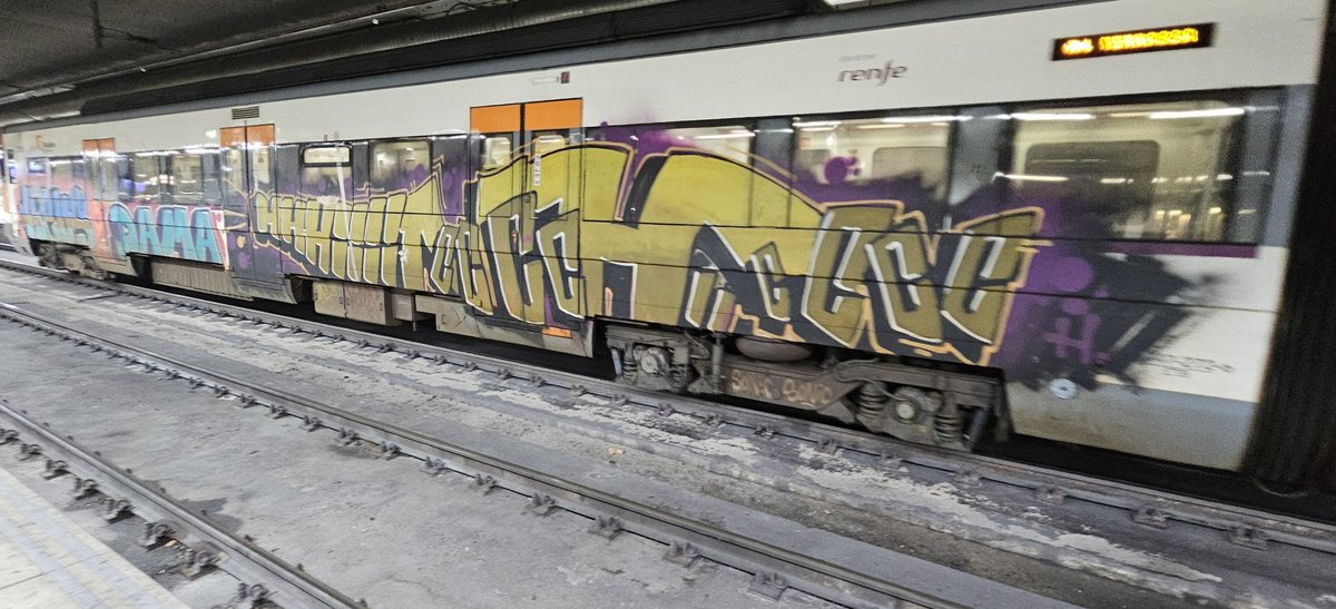 <a href="/SilviaPaneque/">Sílvia Paneque</a> Aquest tren es IA, no? 
Els de veritat són així.