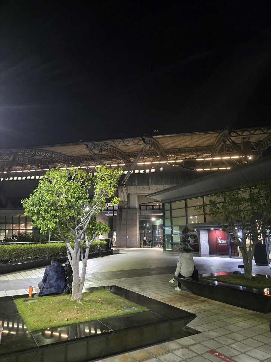 wei68190653's tweet photo. 忍讓，包容，妥協，然後呢？
也喚不回消逝的過往
最後的防線徹底崩潰 https://t.co/XHVfTQMqTX