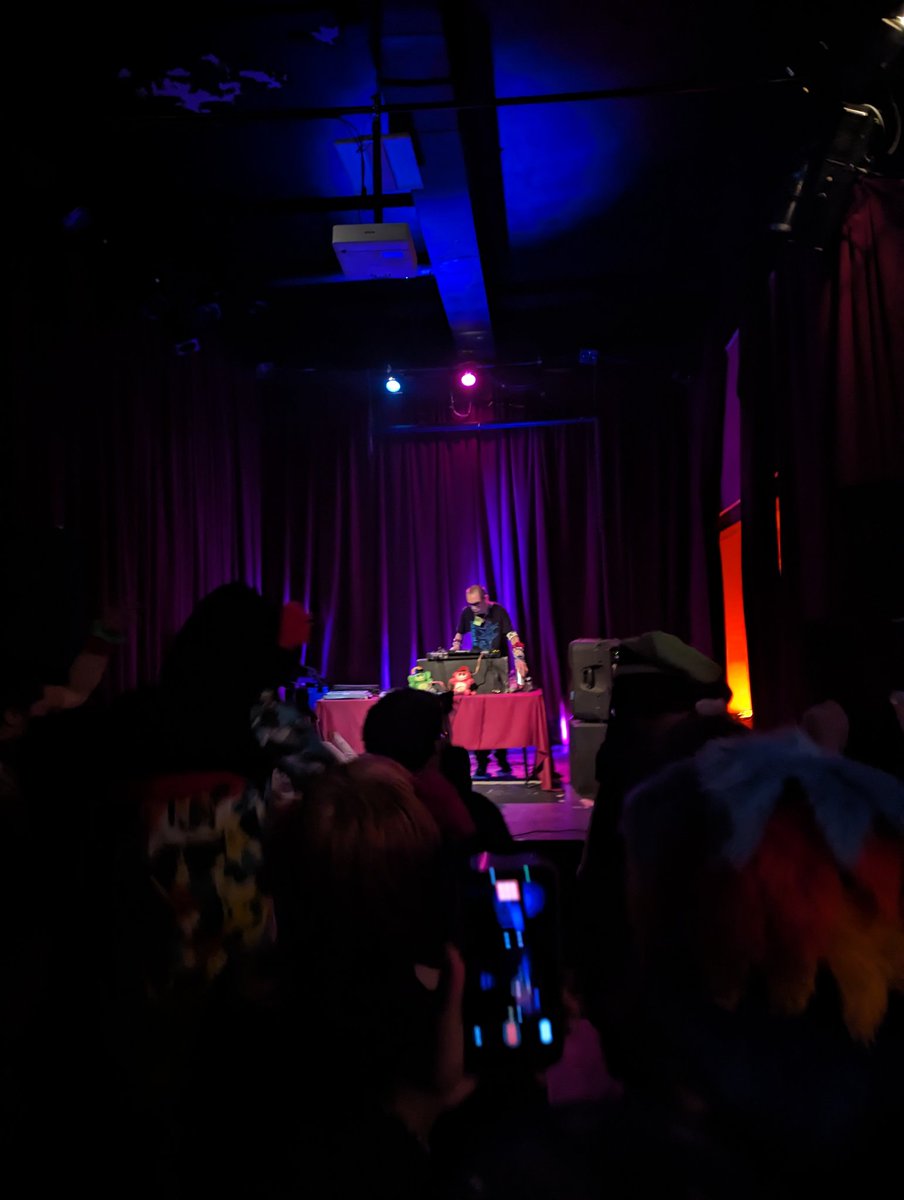 Had an amazing time at <a href="/ravefurrest/">Ravefurrest | WINTER TOUR</a> last night, so thankfur to everynyan that was there 💙💙💙