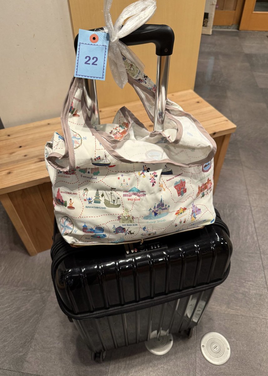 本日(2/7)、荷物をお預かりした「水色の２２番」の方。
現在22:30を過ぎ、ライブ終了から３時間余りが経ちましたが、荷物をお忘れではないでしょうか

まさか事故や事件にまきこまれてはいないかと心配でもあります

引き続き、ハピライン終電の23:52ごろまで店でお待ちしています
もし、うっかり　↓