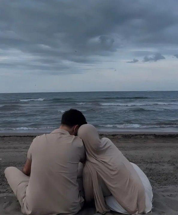 Giokimo_'s tweet image. Ich will in die Zeit zurückreisen, in der Liebe geschätzt wurde. In der man jahrelang auf einen gewartet hat oder sich geschämt hat vor jemanden zu reden und nach unten geschaut hat. Ich wünsche Liebe wäre nicht was unbedeutsames was man mit jedem erleben kann

Seid die Ausnahme!