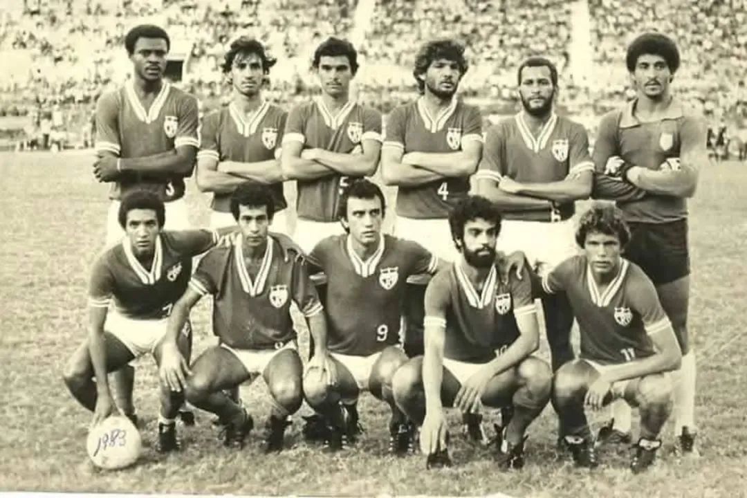 E o CRB que já teve Coca e Fanta.

1983 - CRB.
Em pé: Saulo. Melo. Ricardo. Gilnei. Carlinhos e Carlos Coelho.
Agachados: Ivanildo. Coca. Aurélio. Marcio Ribeiro e Fanta.
Arquivos do Museu dos esportes.