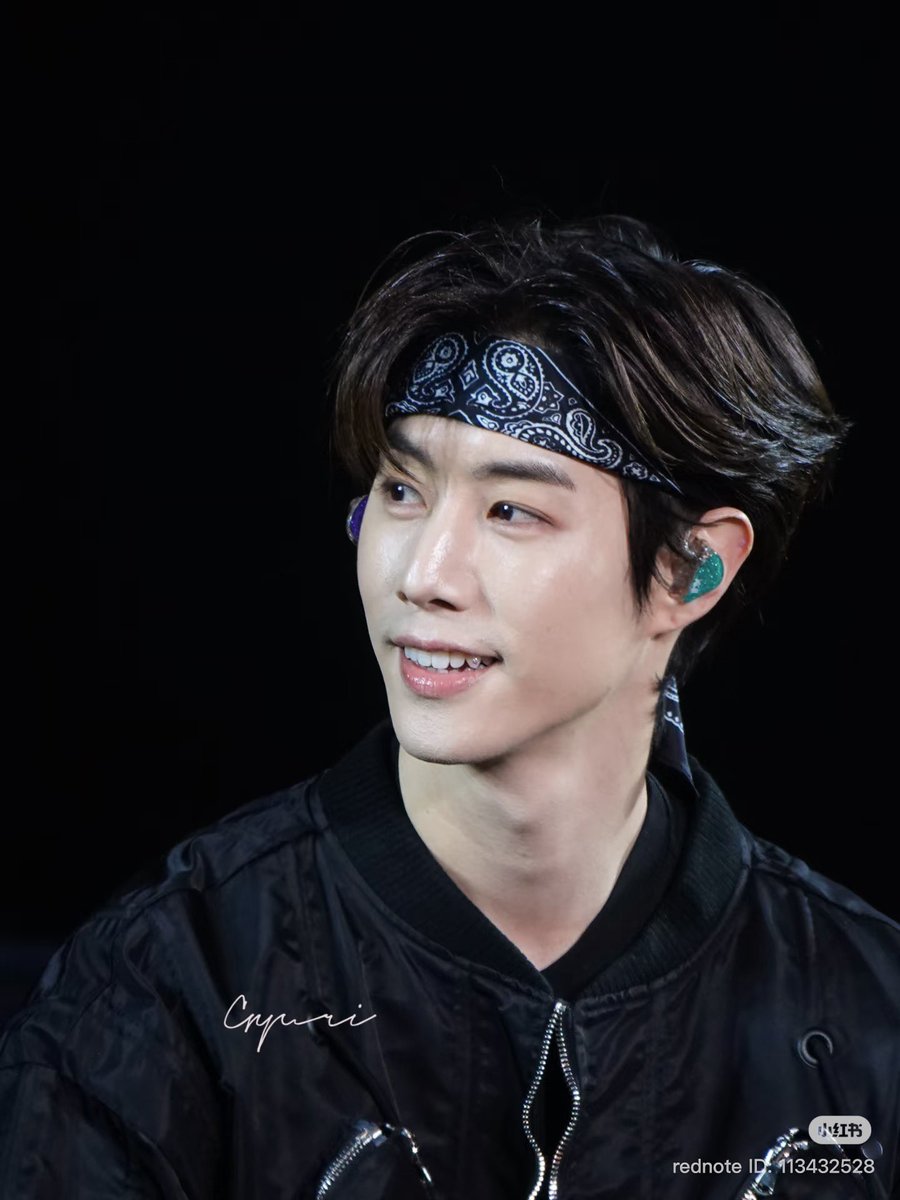 โฮร่!! หล่อออะไรเบอร์นี้ 🐰♥️

MARK TUAN SILHOUETTE FANCON
#MarkTuanTheShapeOfYou_Qingdao
#MarkTuan #마크 #段宜恩<a href="/marktuan/">Mark Tuan</a>