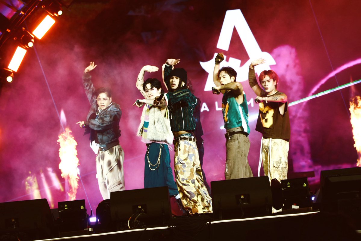 Official_ALAMAT's tweet image. Magiliws, thank you for spending your Wonderful Night with us. Sana na-enjoy niyo ang performance namin! 💫✨

#ALAMAT #WonderfulMomentsMusicFestival