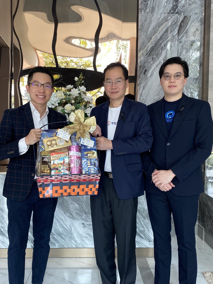 Eig_Banphot's tweet photo. ขอบคุณพี่นุช คุณสินีนุช โกกนุทาภรณ์ สุดยอด CEO จาก บมจ.ไทยอีสเทิร์น กรุ๊ป โฮลดิ้งส์ (TEGH) และทีมผู้บริหารที่ส่งของขวัญปีใหม่
.
พร้อมมะยงชิด ผลไม้สุดโปรดของพี่ปันผล ของครอบครัวผม สดๆจากสวนครับ
.
หอม หวาน อร่อย ขอบคุณมากนะค้าบบบบ 📷
.
#TEGH #TAMEIG #Punphol101 https://t.co/iaCXnJ6bJY