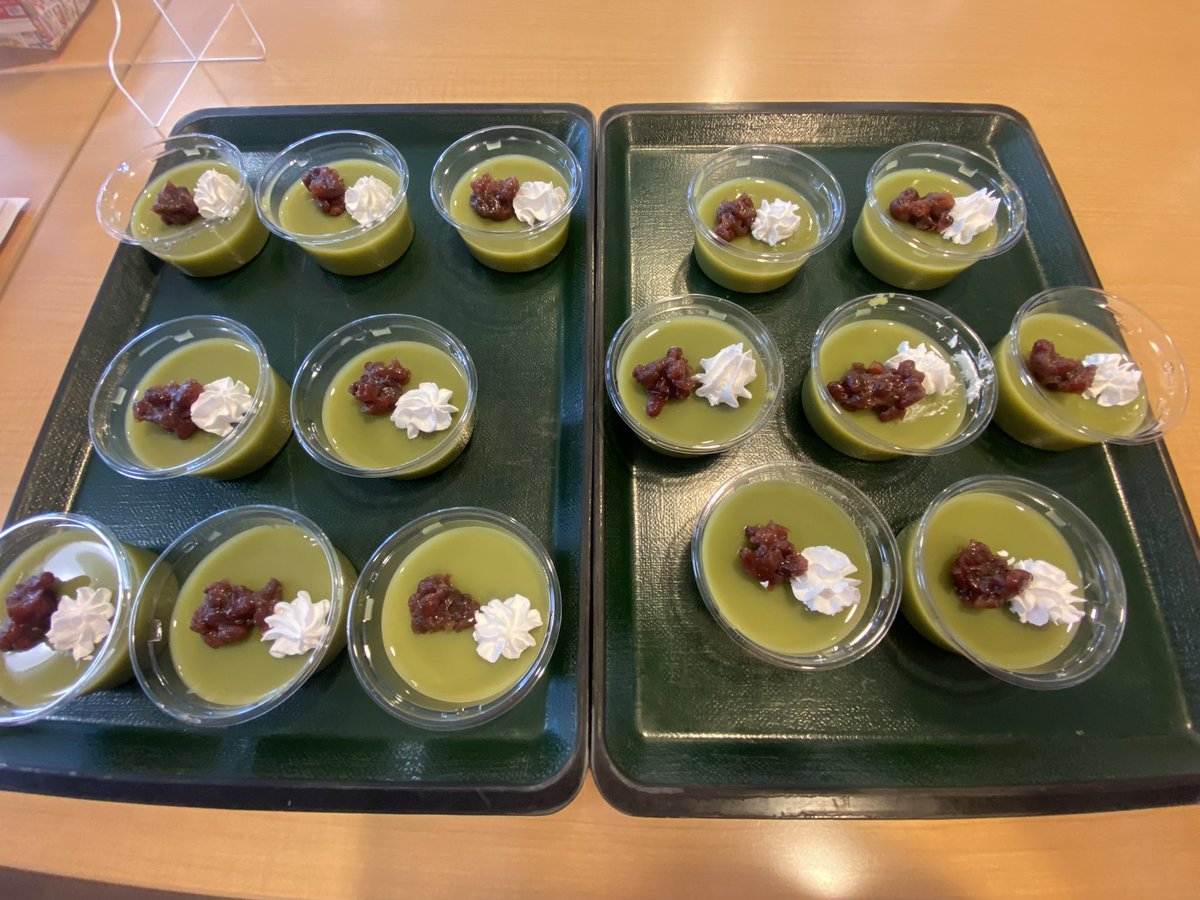 【1日遅れpost】
昨日・2/6は
#抹茶の日
という訳で、月2回の施設での
おやつレクの仕事で、今週は
抹茶のプリン風を作りました。
綾鷹の抹茶ラテが大活躍！
トッピングはホイップクリームとゆで小豆で、これがまた好評でした😋

(1枚目の写真…
試作&amp;試食用のサイズが大きいのは、
ここだけの話🤫笑)