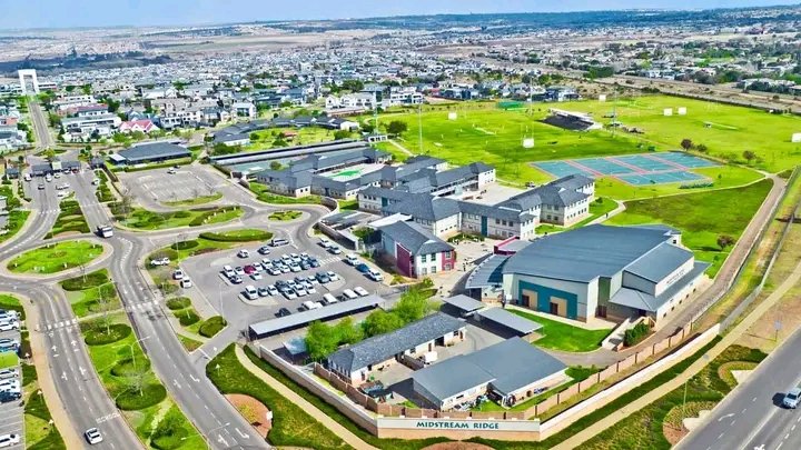 The Midstream Dream: The Four Musketeers 

Years ago on a flight to Cape Town, I sat next to a giant, unbeknownst to me. He simple said: "I am a property developer". And that was Mr Botma.

My compatriots meet the owners of the marvelous  Midstream Estate Development: 

- Riaan