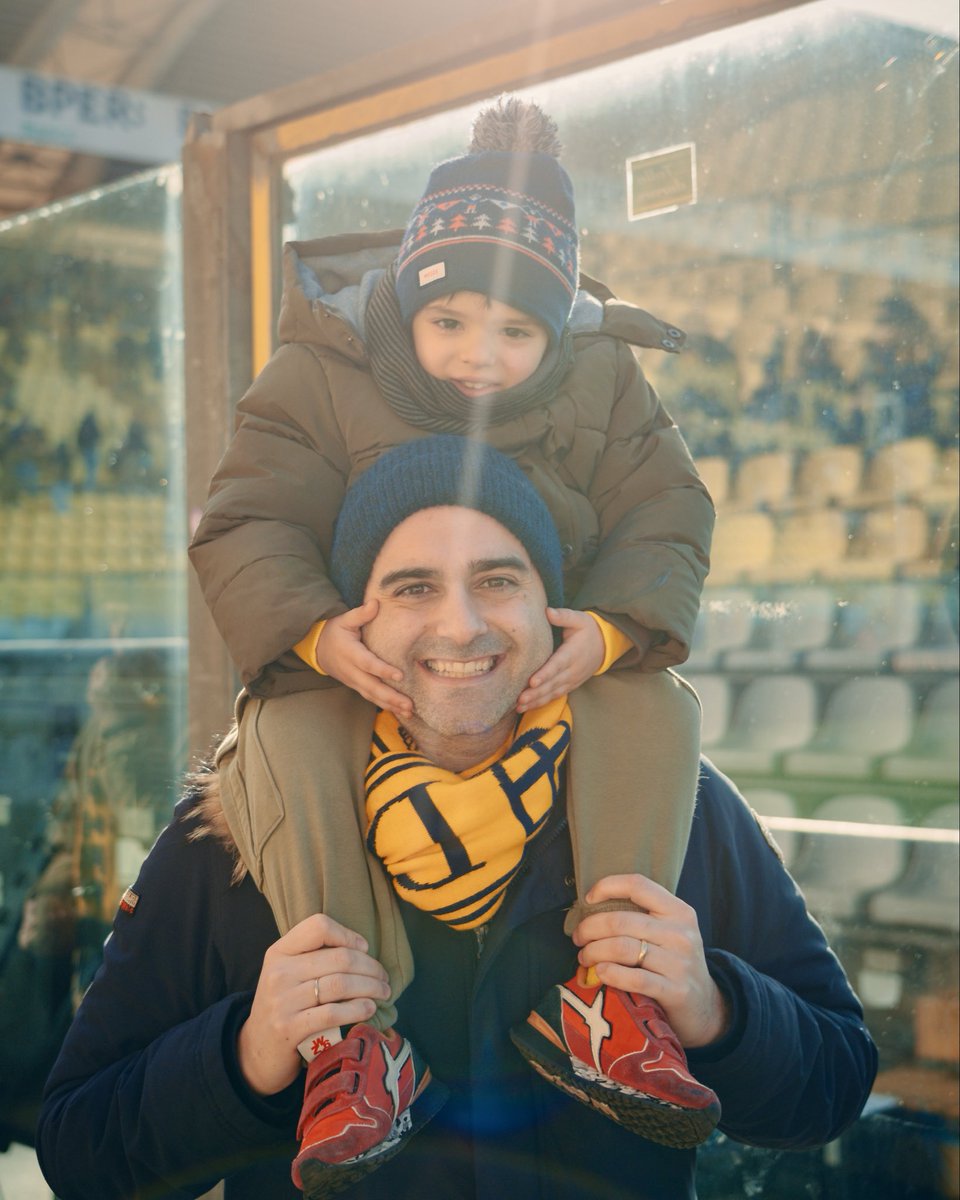 Modena_FC_1912's tweet photo. 🟡🔵📸 #ModSam | 😁😁😁

#DaiGialli #Modna https://t.co/aA1TDR7mmJ