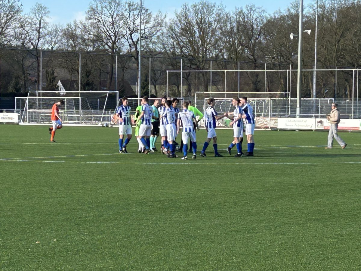 We gaan beginnen aan de wedstrijd <a href="/LemeleSC/">SC Lemele 1</a> -<a href="/VWilsum1/">vv Wilsum 1</a>. <a href="/sportstentorzwo/">Stentor Sport Zwolle</a> <a href="/SallandSport/">SallandSport</a>