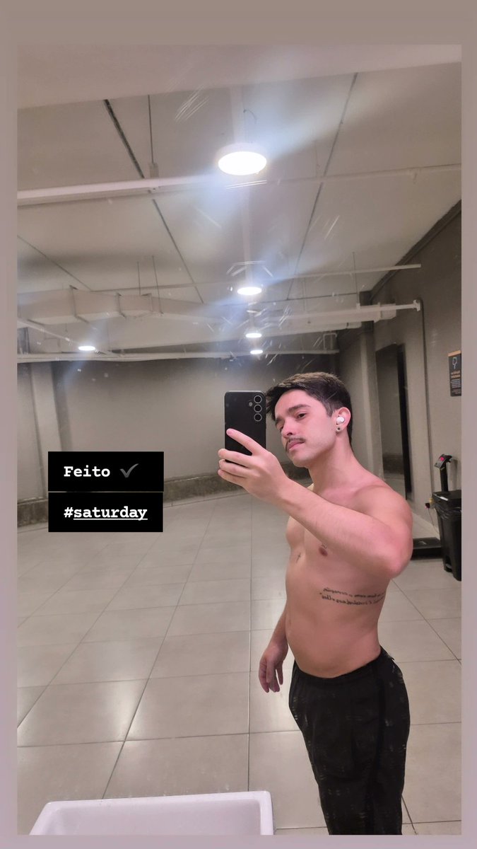 LuanC_Moreira's tweet image. Pronto para passar o "carnavral" em casa e estudando. Último ano do meu Bacharel em Estatística ♡ #modoturbo #gay #estudos #Carnaval2026