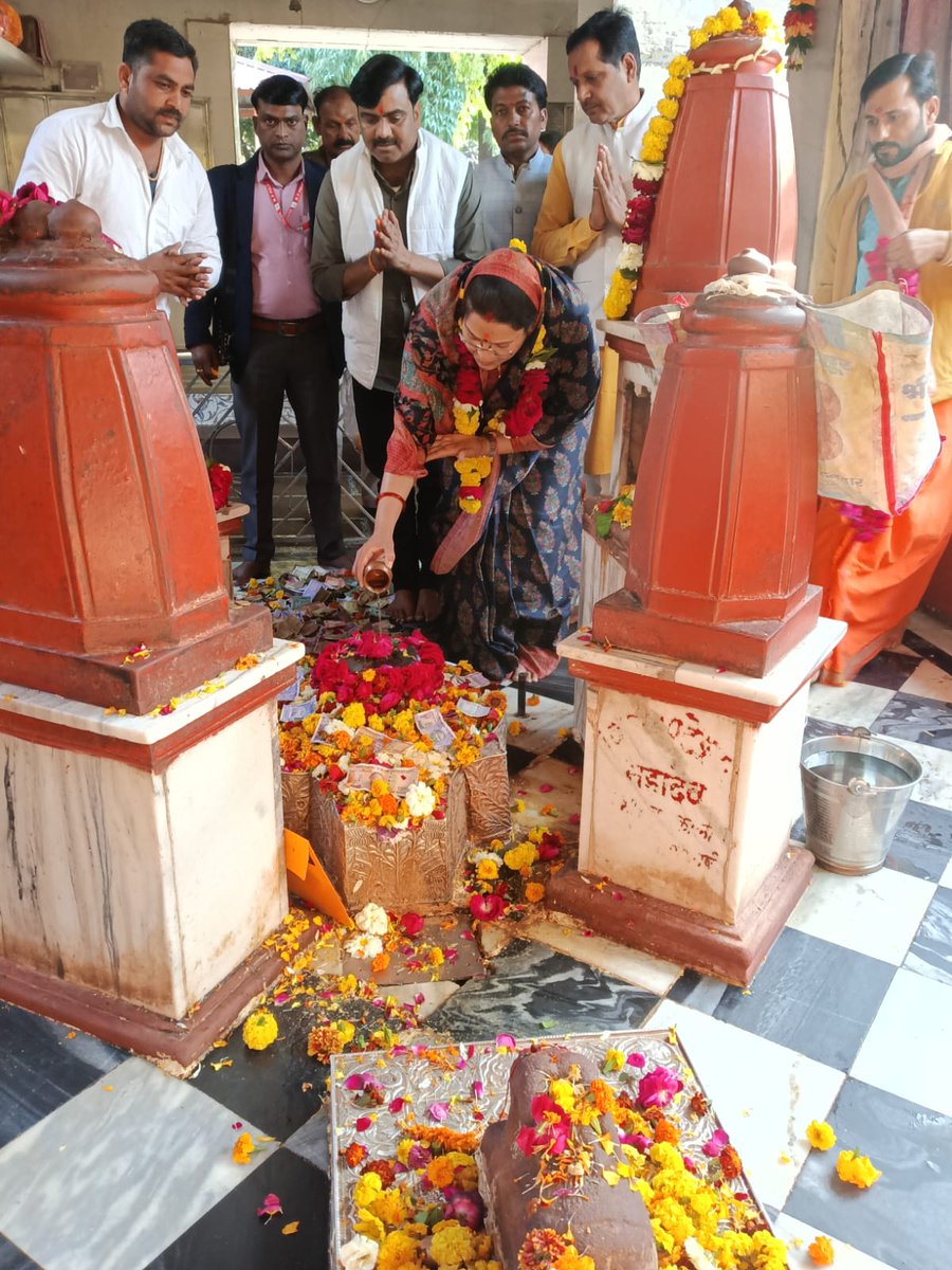 RayShandhya's tweet image. आज दतिया प्रवास के दौरान मां पीताम्बरा माई के दर्शन करने का सौभाग्य प्राप्त हुआ। जय माई की।

 #pitambarapeeth_datia⛳ #datia