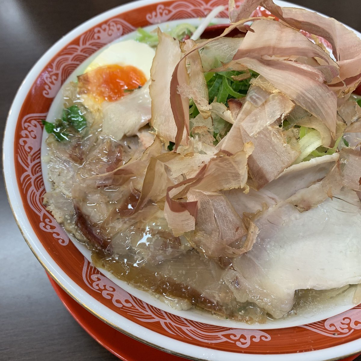D_Dinner_Fukui's tweet photo. 今日は仕事で岐阜市内へ来てます。柳ヶ瀬商店街にある。お昼はゆず塩らーめん一兆家へ。これが今までにない味でゆずとかつおぶしの香りがよくて上品であっさり！ありそうでなかった美味しさ。いいねー
#柳ヶ瀬商店街 #ラーメン #岐阜市 #塩ラーメン https://t.co/ZVvDJd61k4