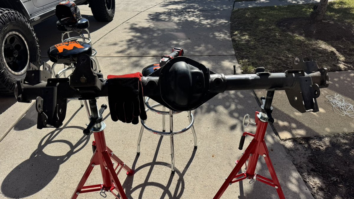 JohnsJeepGarage's tweet image. Back home after a run/walk morning #75Hard, jumping in the shower and soon will be welding something pretty! 😎✌🏼🔧🔥☕️