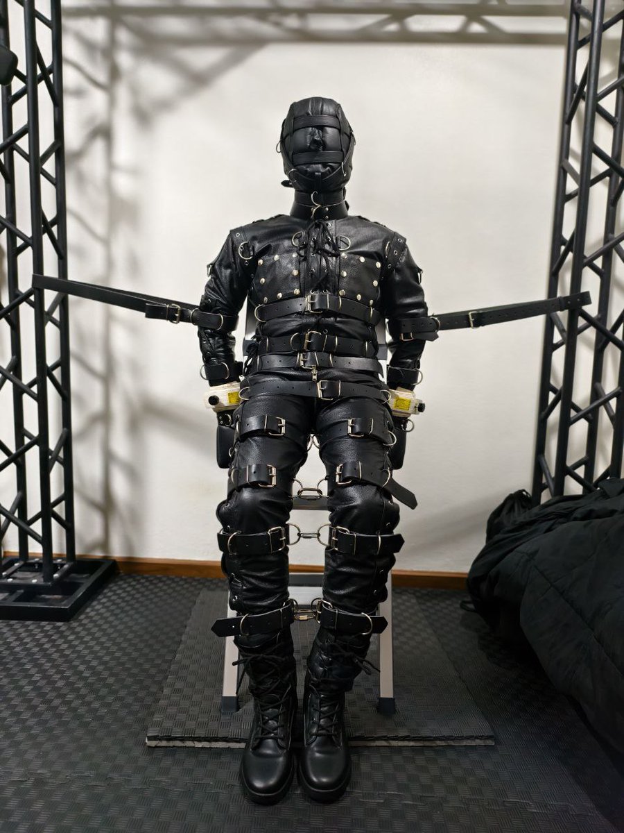 SomeoneFarAway ➡️ 14 April Songkran @ Silom Street tweet media