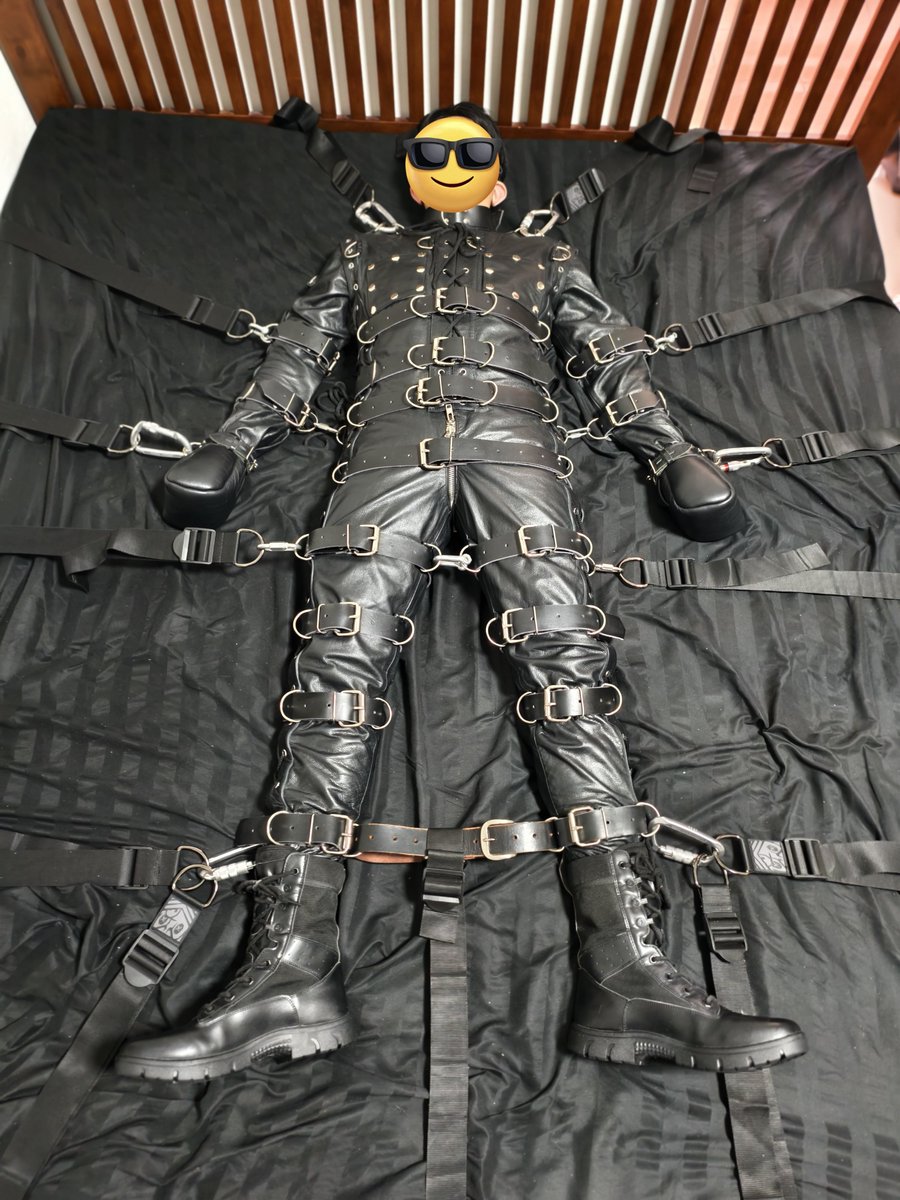 SomeoneFarAway ➡️ 14 April Songkran @ Silom Street tweet media