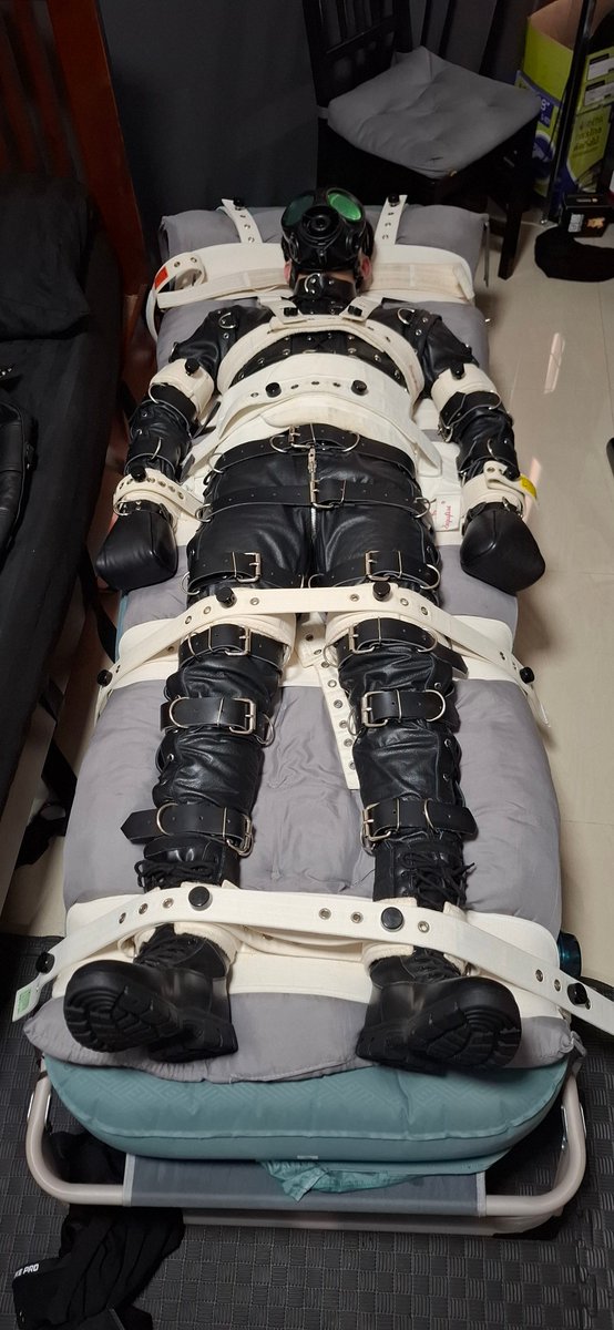 SomeoneFarAway ➡️ 14 April Songkran @ Silom Street tweet media