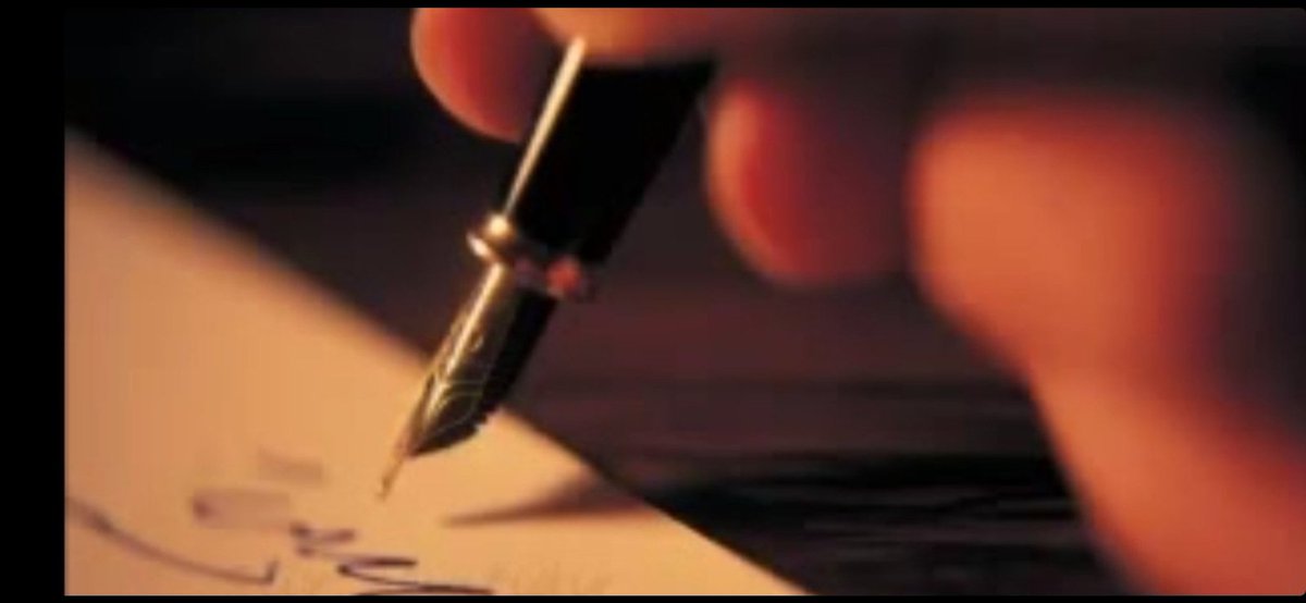 Yaktım adını,
Yüreğimi yakan.
Bir Şiirin dizelerinde...
#Geceye