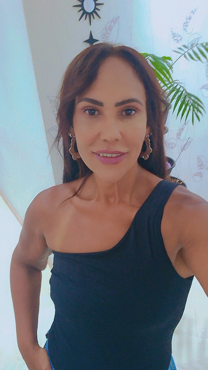 Bora ali nos bloquinhos! Bom sábado pra vcs!!🧙🧙‍♀️💋#bbb26 #EsquerdaSegueEsquerda 
<a href="/LulaOficial/">Lula</a> <a href="/anapaularenault/">Ana Paula Renault 🧙🏻‍♀️</a> <a href="/Nilsonhandebol/">N.H</a>