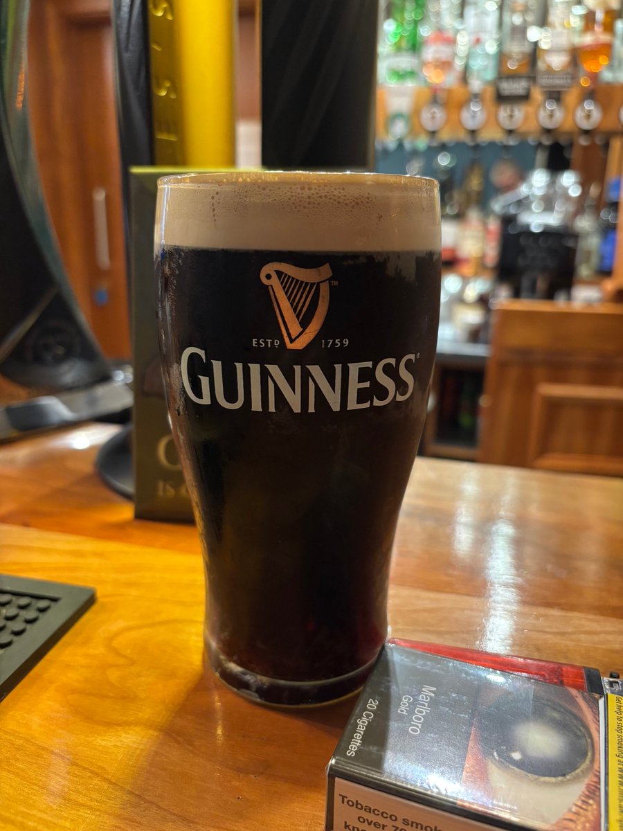 kittyhen's tweet photo. #BallyboleyInn #Crowes … purfect… #Stouturday https://t.co/hrTwHkMhG8